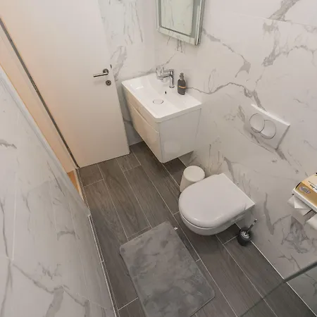 Gallery With Parking 3*