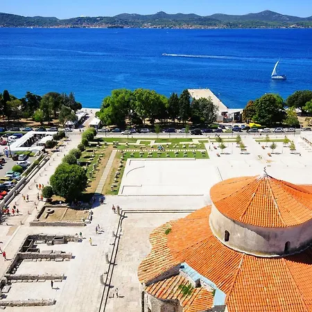 Gallery With Parking 3* Ζαντάρ
