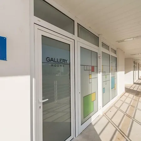 Gallery With Parking Πανσιόν