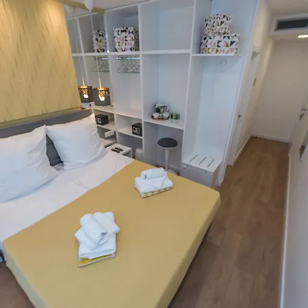 ゲストハウス Gallery With Parking 3*