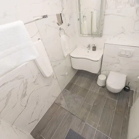 Gallery With Parking 3*