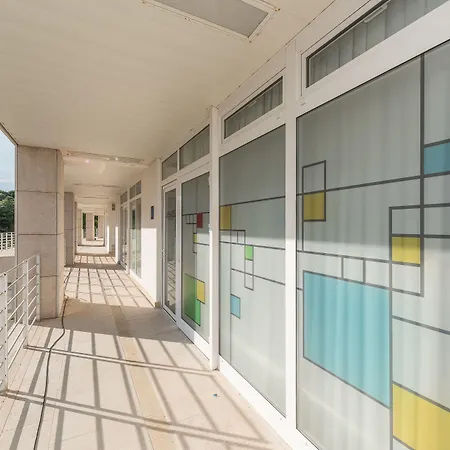 Gallery With Parking 3* ザダル