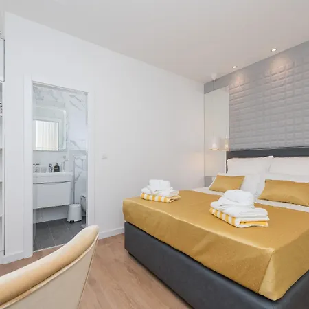 Gallery With Parking 3*