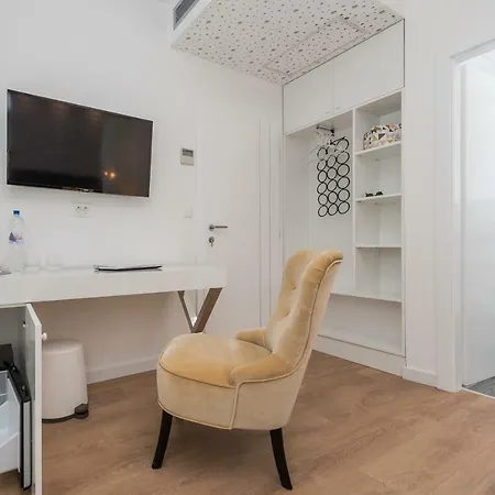 Gallery With Parking Zára